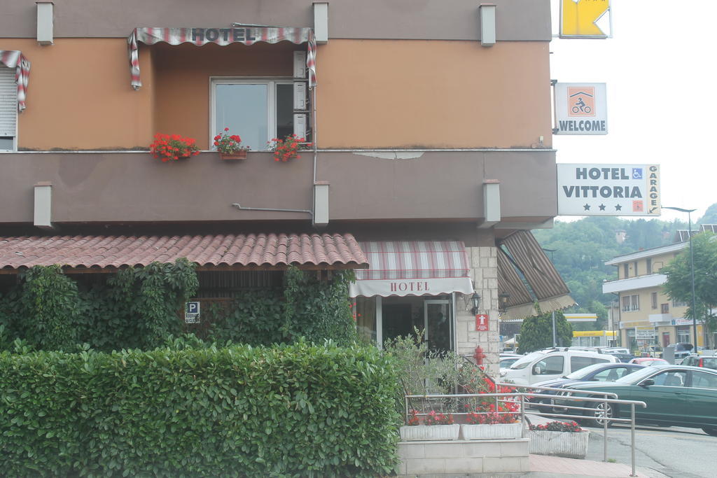 Albergo Vittoria Овада Экстерьер фото